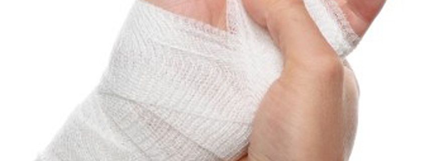 Erste-Hilfe-Set für zu Hause oder unterwegs – Alles für die schnelle Hilfe im Notfall, Notfallversorgung einfach und effektiv – Ihre wichtigsten Utensilien immer griffbereit, Notfall-Kit für schnelle Hilfe – Mit essentiellen Erste-Hilfe-Materialien für je