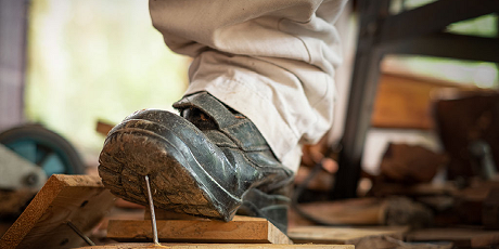 Sicherheitsschutz für den Arbeitsplatz: Zuverlässige Schutzkleidung für Ihre Sicherheit, Arbeitssicherheit erhöhen: Schützen Sie sich mit hochwertigen PSA-Produkten, Schutzschuhe für jede Tätigkeit: Sicherer Halt und Komfort bei der Arbeit, Arbeitsschutzs