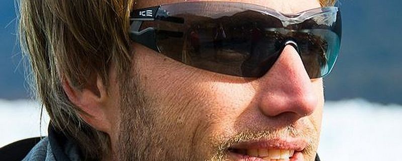 Tipps und Lösungen für effektiven Sonnenschutz am Arbeitsplatz für gesunde Haut und Augen. Sonnenbrillen für den Arbeitsalltag: UV-Schutz für die Augen bei direkter Sonneneinstrahlung. Sonnencreme für den Arbeitsplatz: Wie du deine Haut vor schädlicher UV